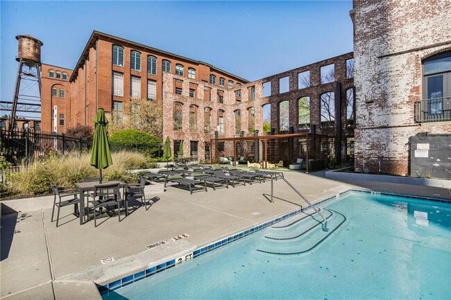 Building Photo - 170 Boulevard SE