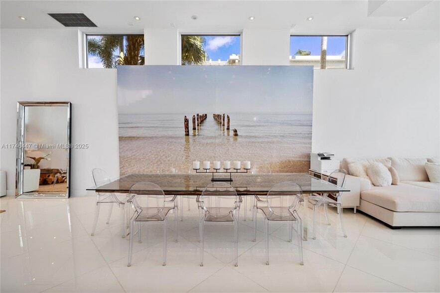 Building Photo - 1061 N Venetian Dr