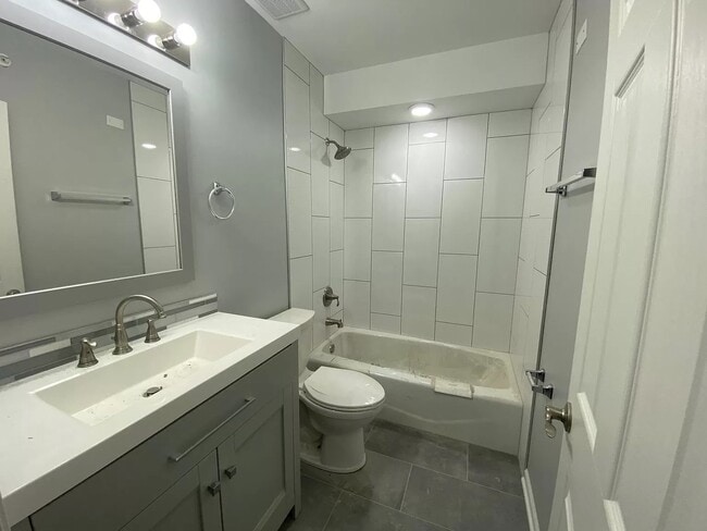 Building Photo - 302 S Lodge Ln