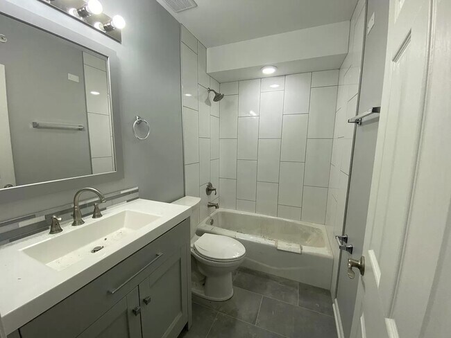 Building Photo - 306 S Lodge Ln