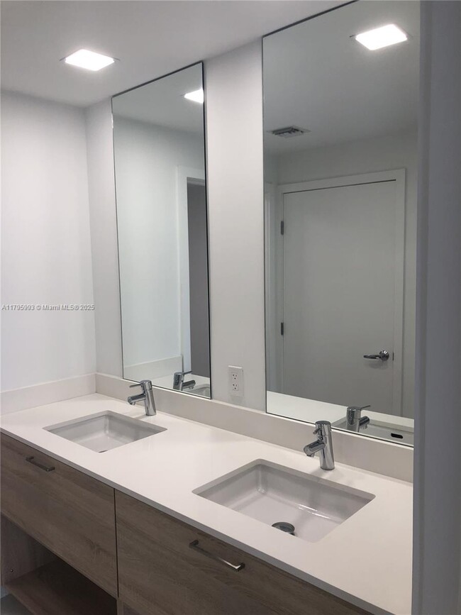 Building Photo - 16385 Biscayne Blvd