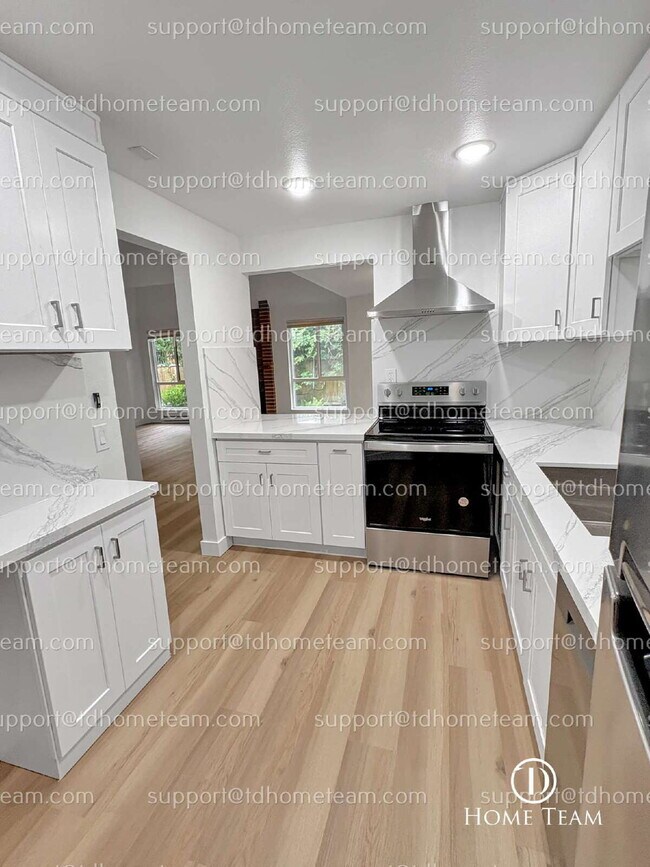 Building Photo - "RARE Downtown Bellevue Condo with Attache...