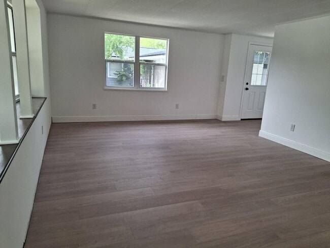 Building Photo - 103 Catalina Cir