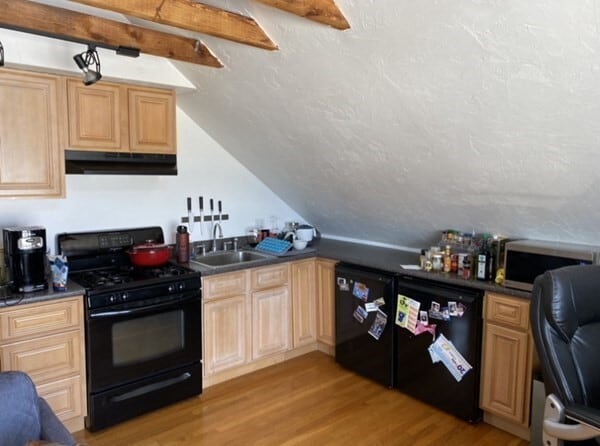 Building Photo - 6 School St