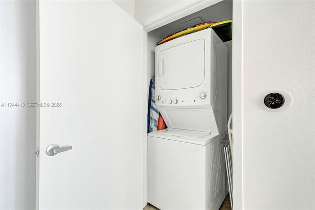 Building Photo - 6515 Collins Ave