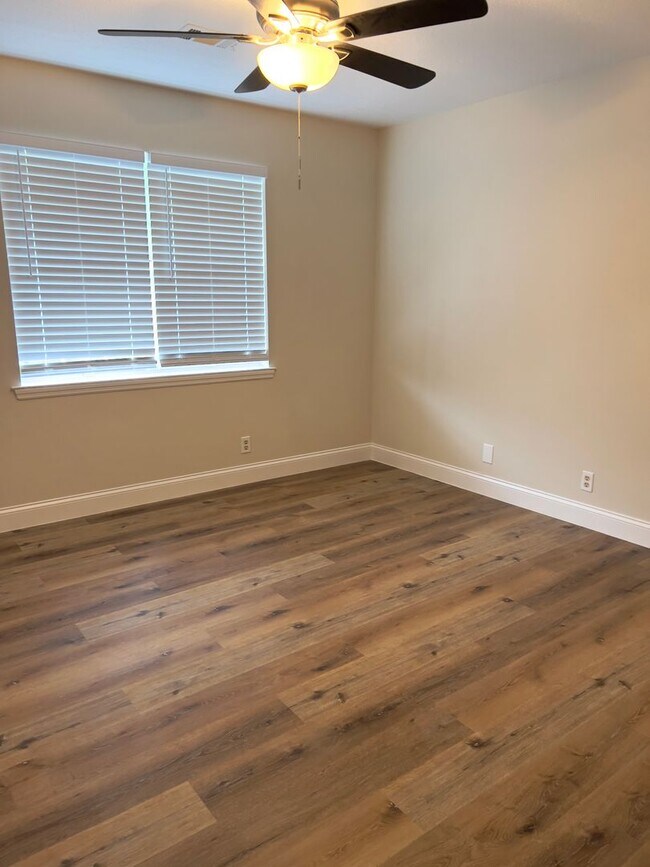 Building Photo - 56 Bell Rd