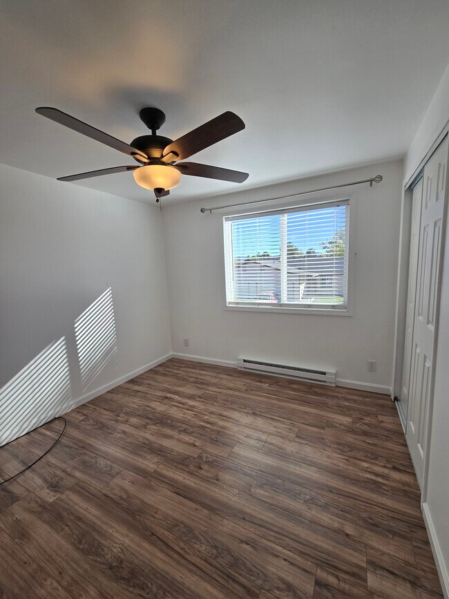 Building Photo - 1290 Redwood Cir