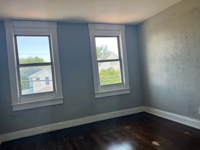Building Photo - Welcome to this Charming Home