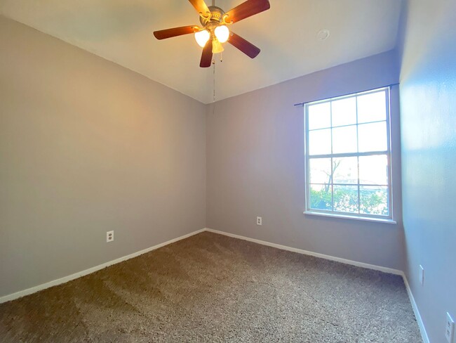 Building Photo - East El Paso 3 bed 2 bath