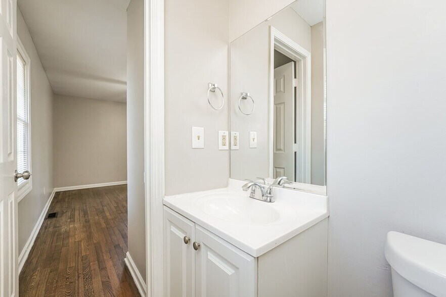 Building Photo - 454 New St