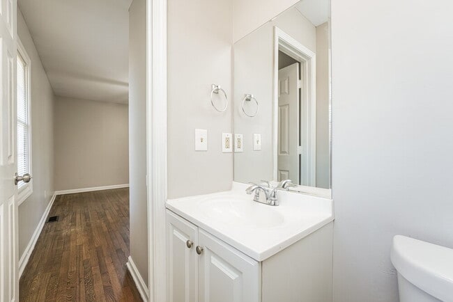 Building Photo - 454 New St