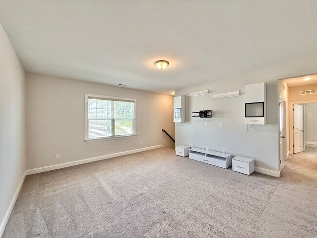 Building Photo - Stunning 5BD, 3BA Raleigh Home Within the ...