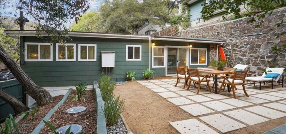 Backyard - 624 N Topanga Canyon Blvd