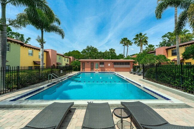 Building Photo - Renovated Condo in Downtown's coveted Dela...