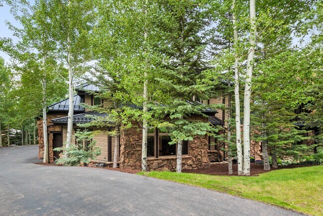 Building Photo - 353 Pfister Dr