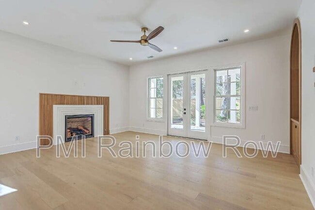 Building Photo - 755 Adluh St