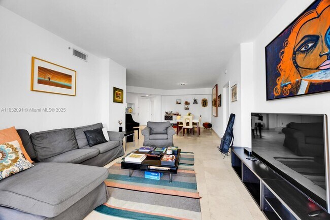 Building Photo - 888 Brickell Key Dr