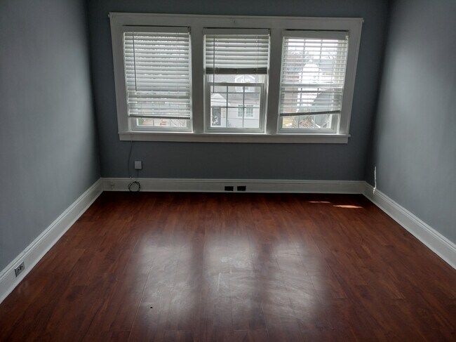 Building Photo - 240 Rowland Ave