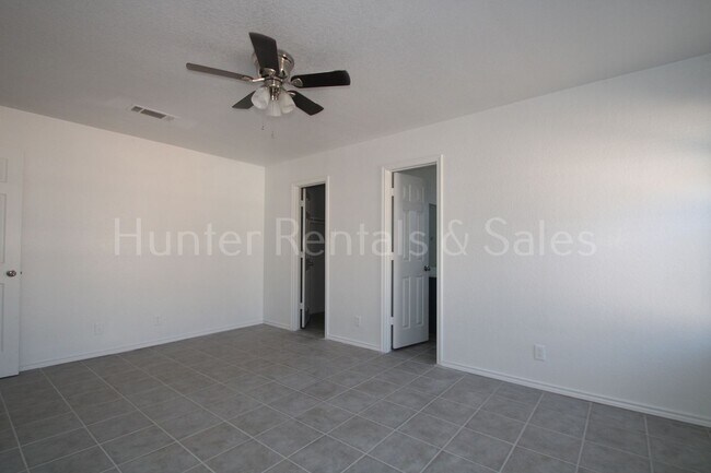 Building Photo - Exceptional!