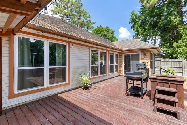 Building Photo - 6004 Hunnington Dr