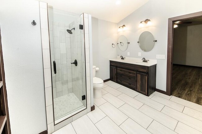 Building Photo - 2112 Waterway Bend