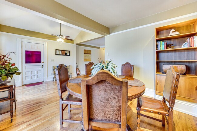 Building Photo - 1117 Manitou Ave