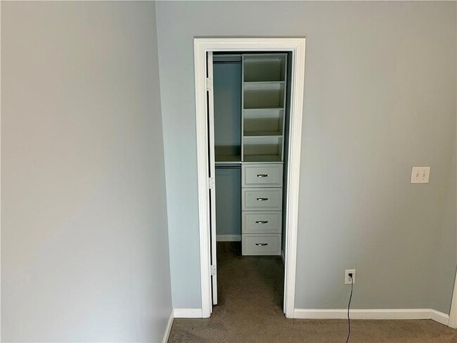 Building Photo - 6347 Ellenwood Dr