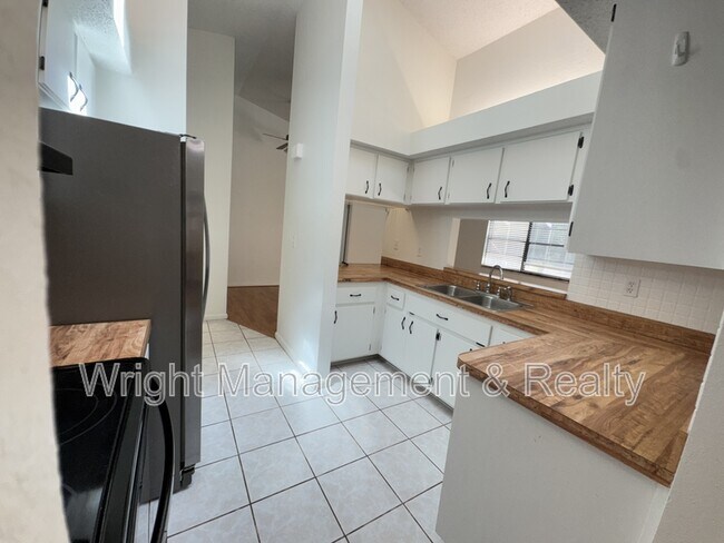 Building Photo - 7908 Knight Dr