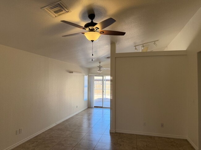 Building Photo - Centrally Located