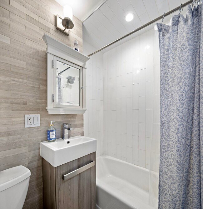 Building Photo - 114 Washington St