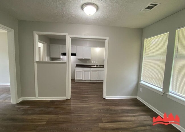 Building Photo - 5338 Cedar Bluff Dr