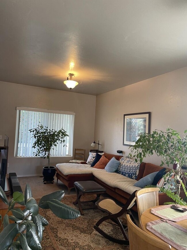 Building Photo - 1302 Kremer-2