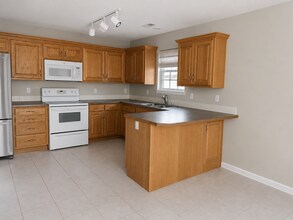 Building Photo - GORGEOUS 3 Bed 2 Bath Home