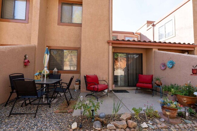 Building Photo - Feel Right at Home – Inviting Fully Furnis...