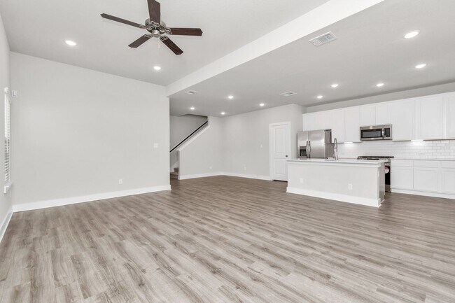 Building Photo - 21019 Bay Vlg Dr