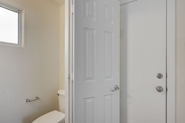 Building Photo - Single-Family Home in a Cul-de-Sac 3BD/2.5BA – Freshly Updated & Move-In Ready!