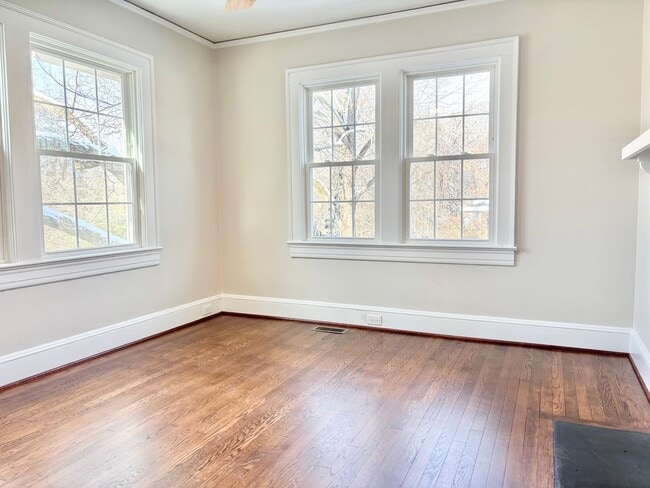 Building Photo - Spacious 3 Bedroom in Reidsville with an Office- Newly Renovated - Lawncare Included!