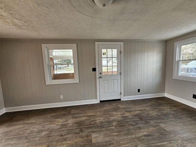 Building Photo - 500 S Mountain St