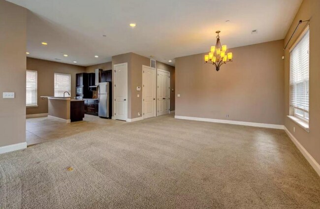 Building Photo - Cates Ave Fourplex