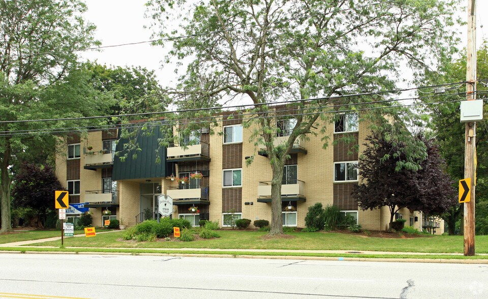 Parkview Manor 1974019756 Lorain Rd Fairview Park OH 44126