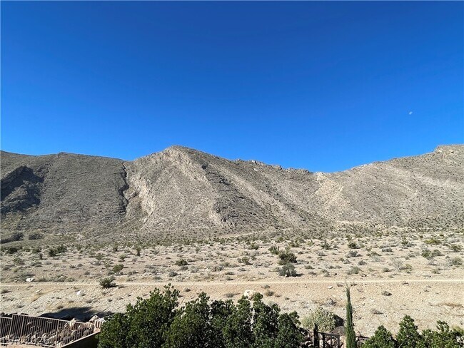 Building Photo - 4049 Bennett Mountain St