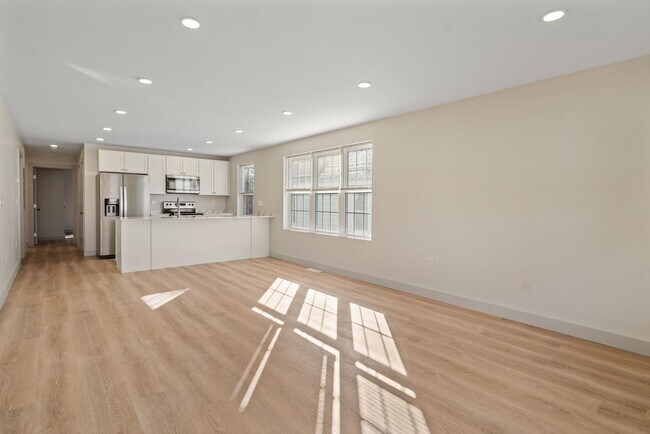 Building Photo - 61 Wainwright St