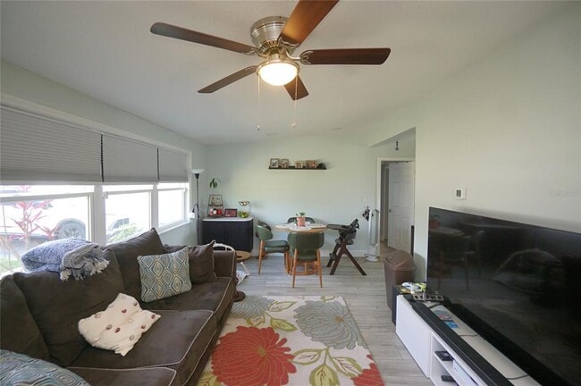 Building Photo - 4108 W Montgomery Terrace