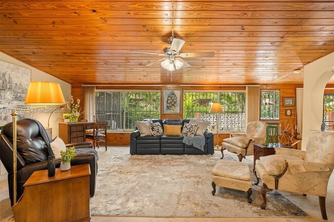 Building Photo - 430 NE 52nd Terrace