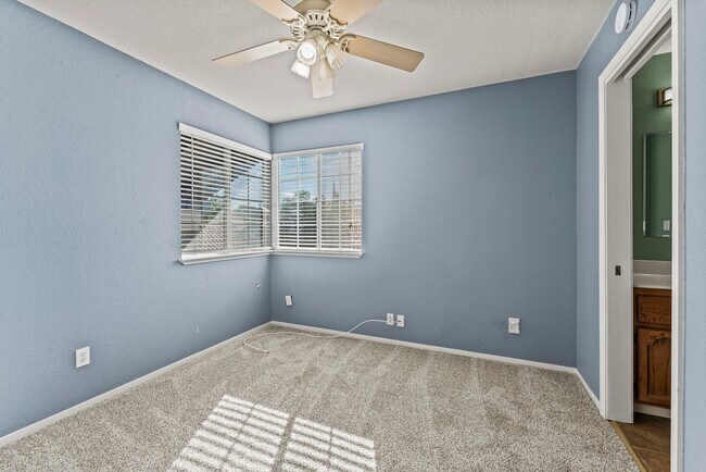 Building Photo - 2126 Sunhaven Ct