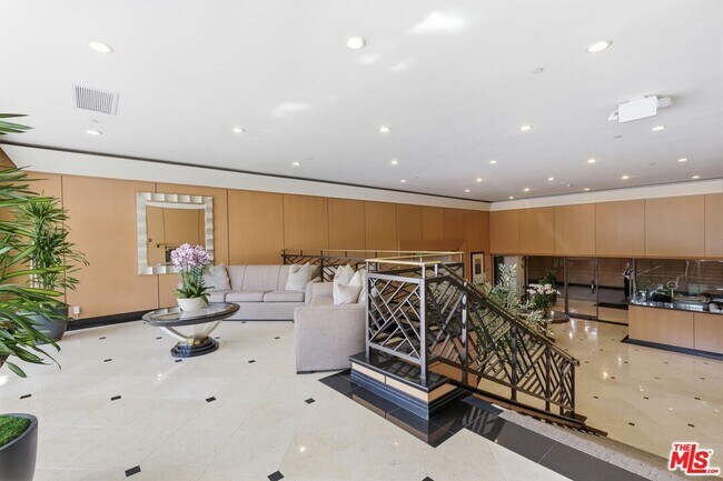 Building Photo - 211 S Spalding Dr