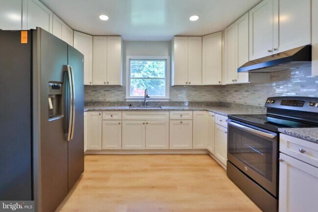 Building Photo - 13929 Green Mountain Dr