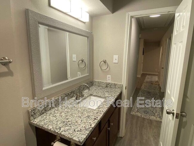 Building Photo - 1017 Mullins St