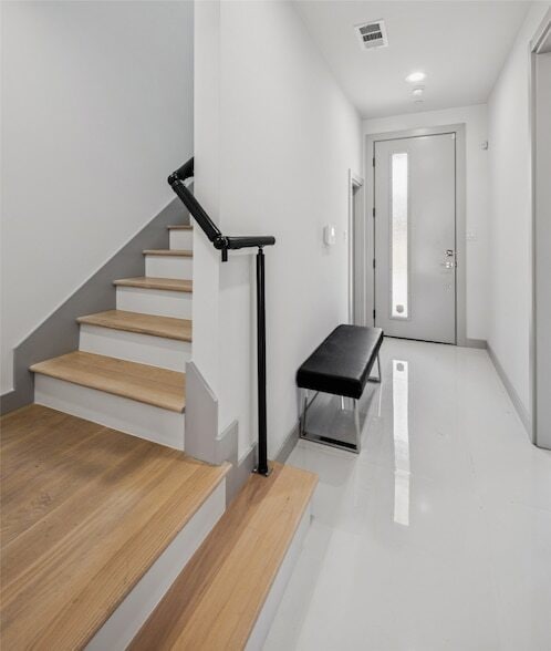 Building Photo - 1880 Beaumont St