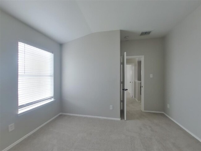 Building Photo - 19010 Sunburst View Dr
